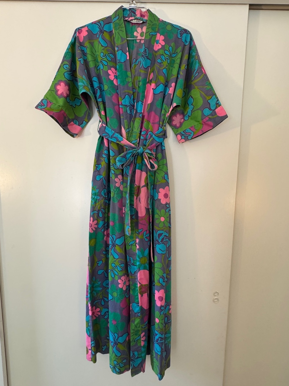 Vintage I. Magnin 70s Green/Blue/Pink Floral Belted Robe Pockets Petite/ Med